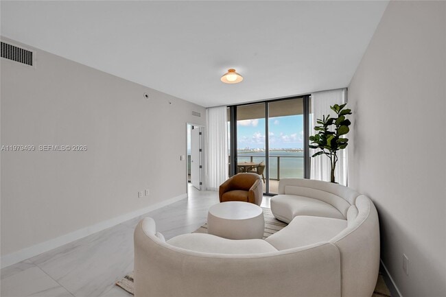 Building Photo - 700 NE 24th St