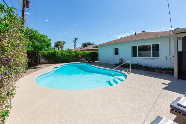 Building Photo - Stunning Remodel near Old Town!