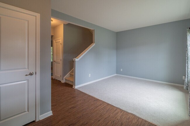 Building Photo - Spacious 4-Bedroom Home with Sunroom, Deck...