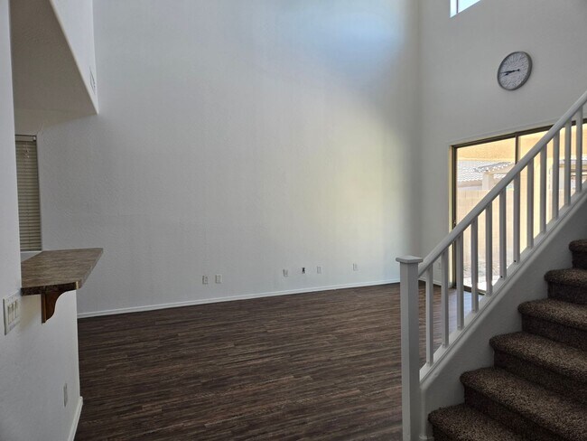 Building Photo - Spacious 4 bed, 3 full bath home in New Ri...