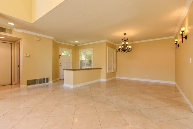 Building Photo - 9 Las Cruces