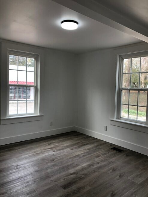 Building Photo - 55 Main St