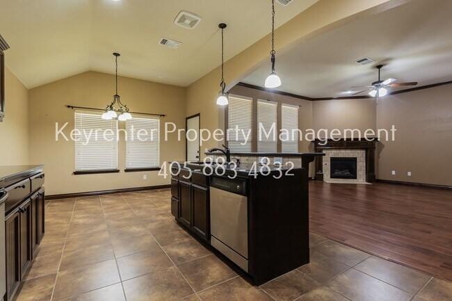 Building Photo - 2405 SW 138th St