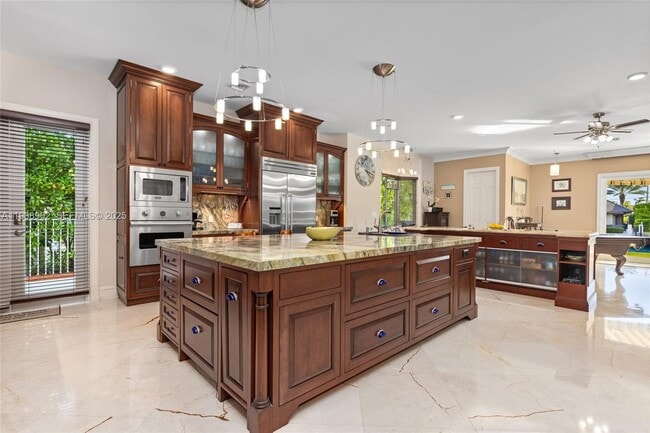 Building Photo - 70 Bay Colony Ln