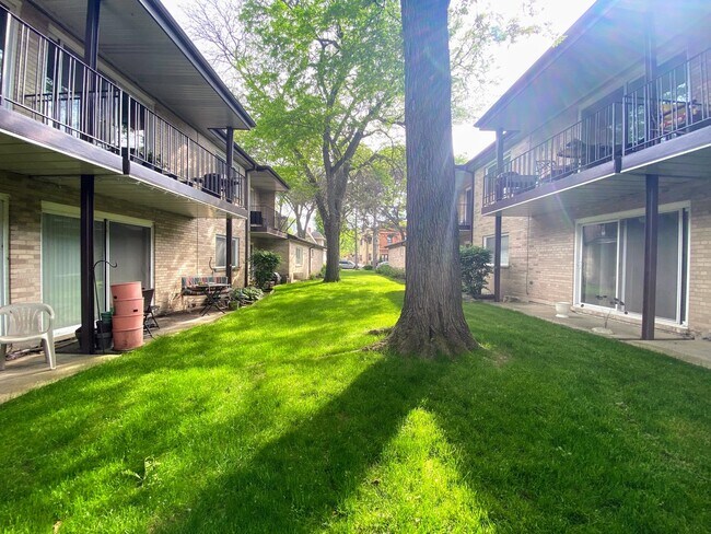 Building Photo - 5961 North East Circle Avenue
