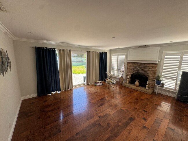 Building Photo - Meticulously Maintained Single-Story Home with Private Pool in Canterbury Village!