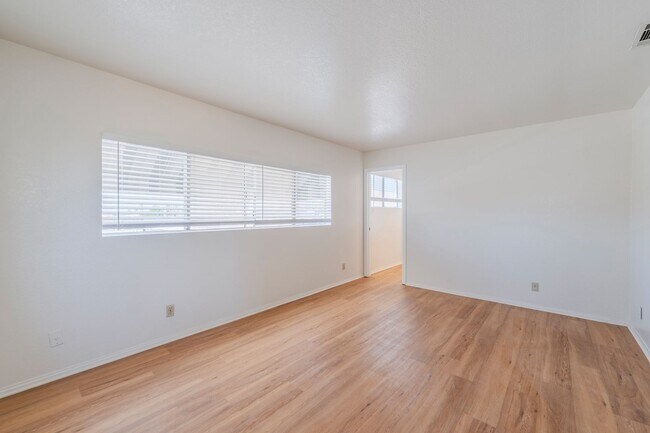 Building Photo - 1218 Portola Ave