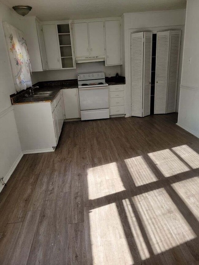 Building Photo - 411 Vintage Rd