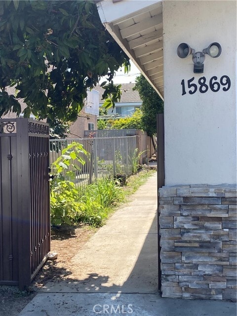 Building Photo - 15869 Las Flores St