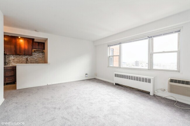 Building Photo - 2909 N Sheridan Rd