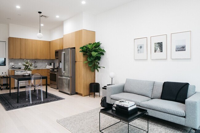 Building Photo - 2121 Scott Ave