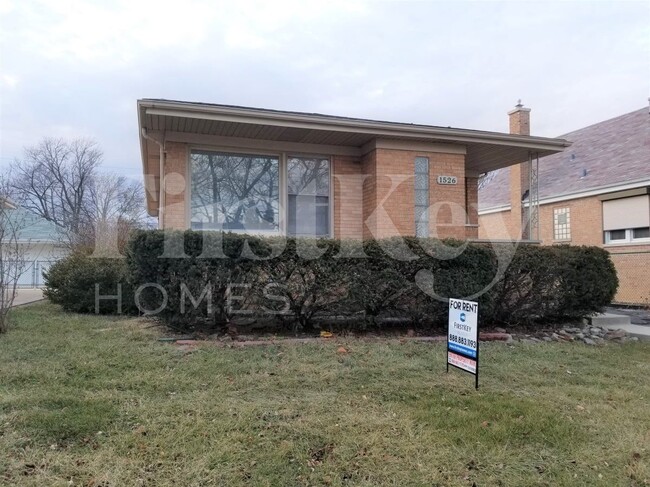 Building Photo - 1526 Mandel Ave