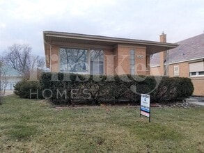 Building Photo - 1526 Mandel Ave