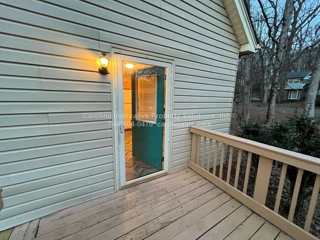 Building Photo - 4535 Dawnwood Dr