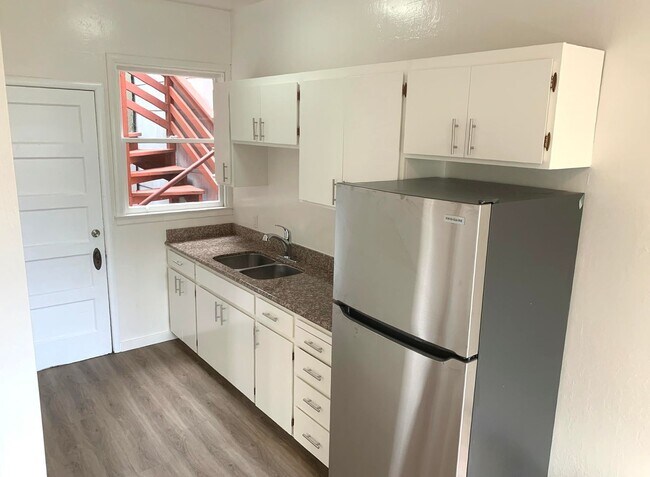 Building Photo - 756-758-758 8th Ave