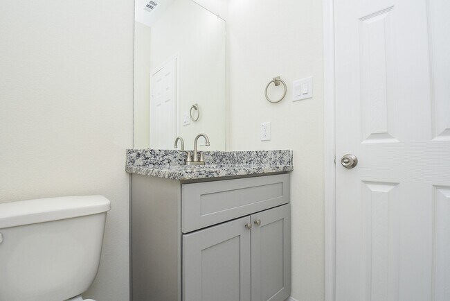 Building Photo - 2807 Topiary Ln