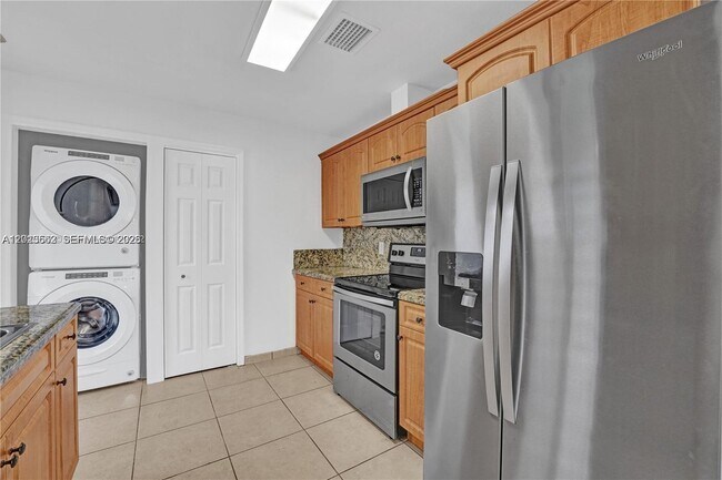 Building Photo - 2747 SW 17th St