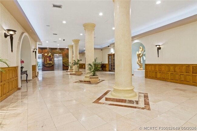Building Photo - 3725 S Ocean Dr