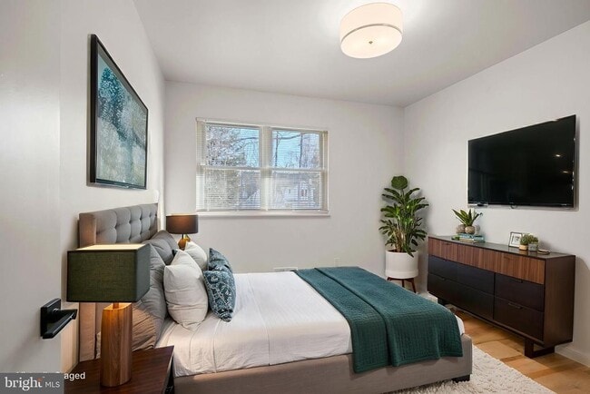 Building Photo - 1420 Gilbert Rd