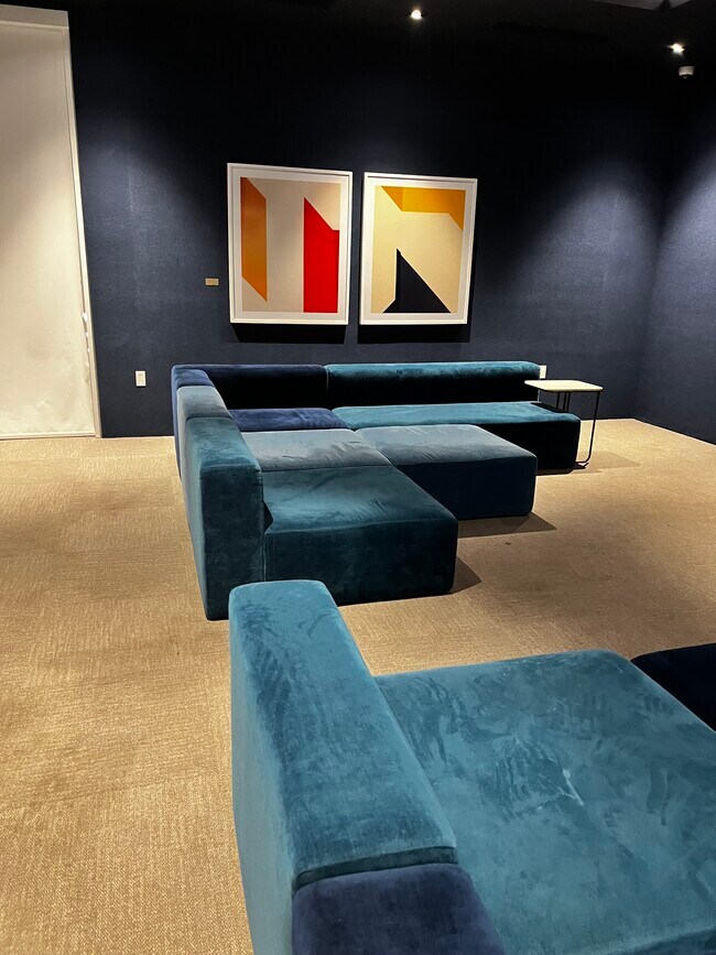 Building Photo - 670 W 74th Pl