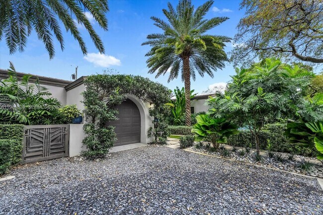 Building Photo - 231 Fluvia Ave