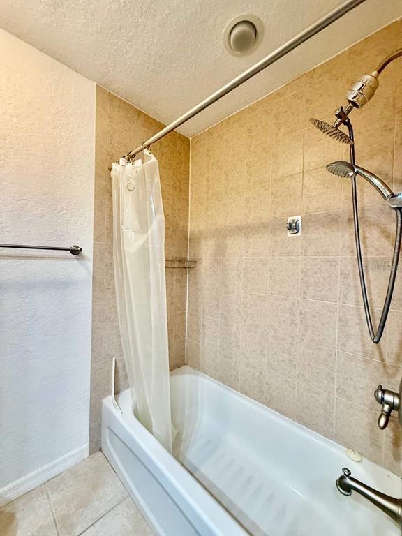 Building Photo - 704 Lyndhurst St