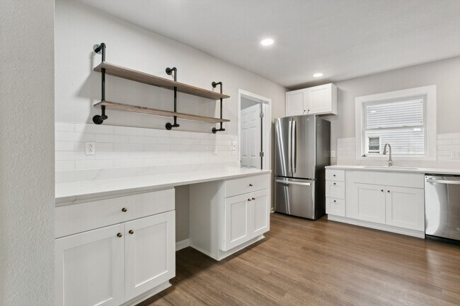 Building Photo - 924 Ivy Ave