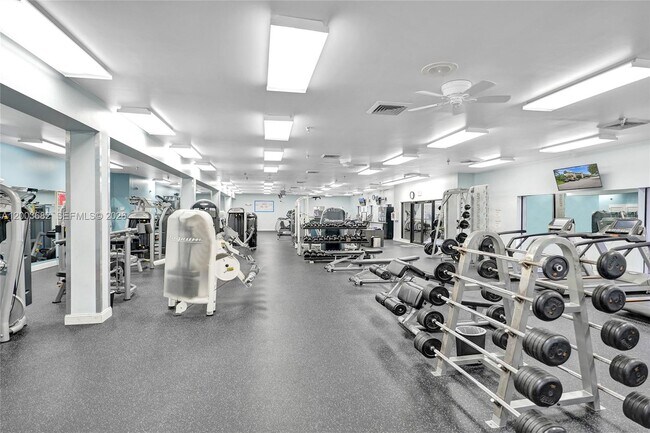 Building Photo - 3001 Portofino Isle