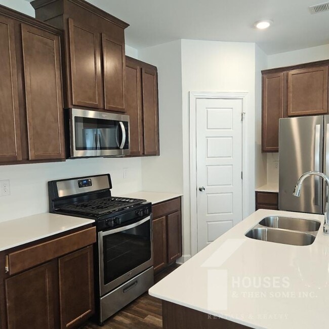 Building Photo - 614 Reese Ln