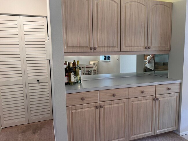 Building Photo - 2bd/2ba Townhome