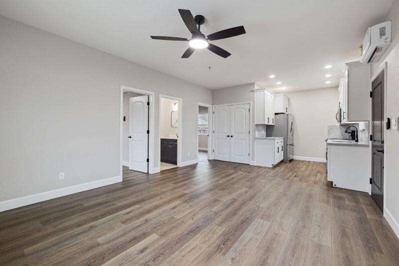 Building Photo - 619 S Sacramento St