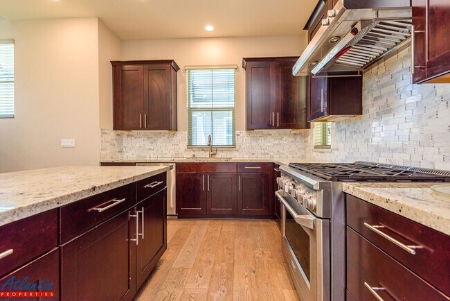 Building Photo - Gorgeous Home | Designer Materials | Desirable Location