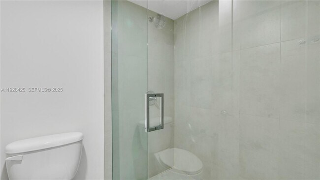 Building Photo - 555 NE 34th St