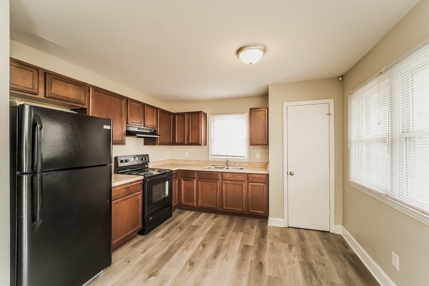 Building Photo - 1100 Bilmark Ave