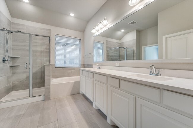 Building Photo - 4720 Bonfire Way