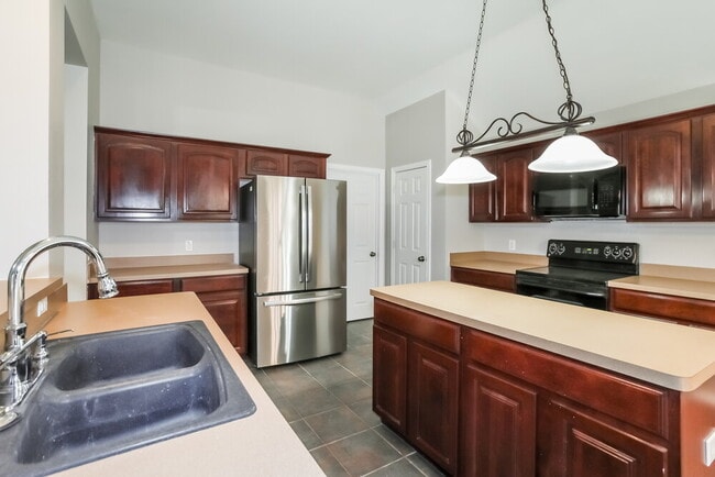 Building Photo - 924 Hemlock Trail