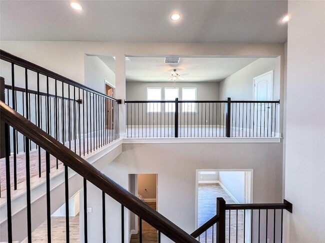 Building Photo - 2201 Essex Ct