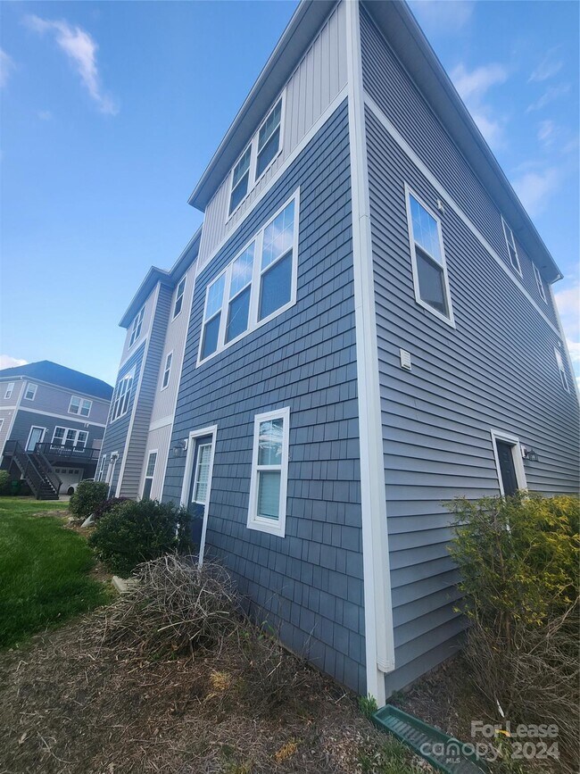 Building Photo - 8513 Sharonbrook Dr