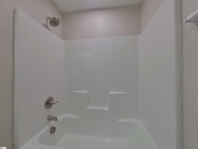 Building Photo - 305 Bonita Dr