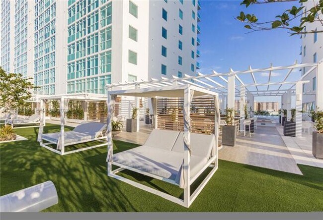 Building Photo - 400 Sunny Isles Blvd