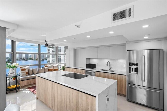 Building Photo - 3500 Mystic Pointe Dr