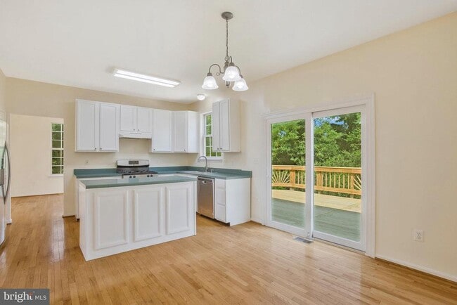 Building Photo - 9112 Granite Ct