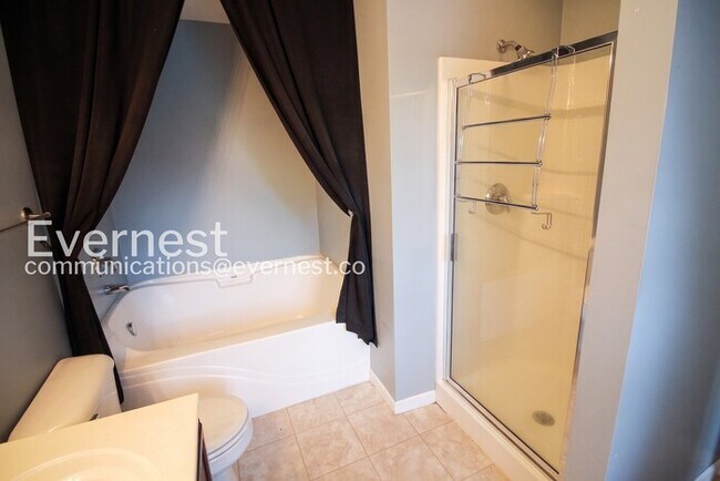 Building Photo - 3 Bed/2.5 Bath Townhome with Garage / Pet-Friendly / Coming Soon!