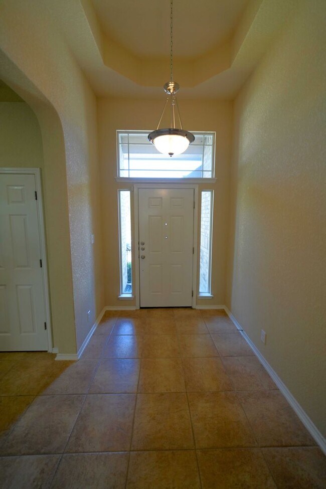 Building Photo - Immaculate Rental Now Available in Cibolo!...
