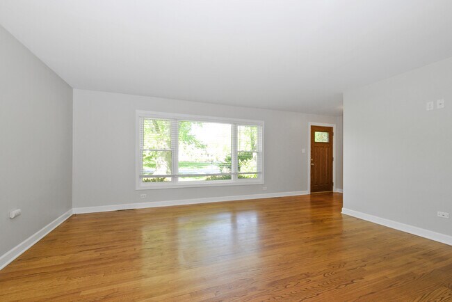 Building Photo - 433 Hackberry Rd
