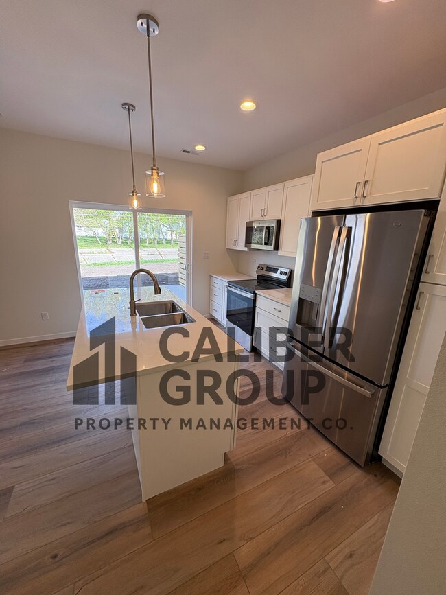 Building Photo - 3 Bd 1 Ba Condo for rent in Waterloo, IA
