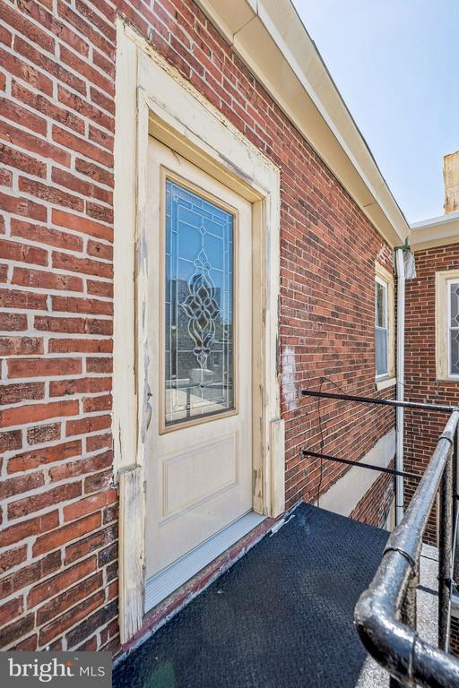 Building Photo - 1730 Pine St