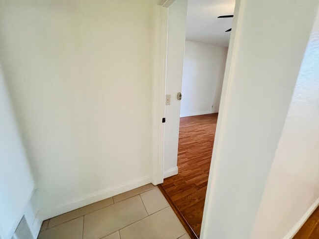 Building Photo - 2-bedroom, 2-bathroom condo located in a h...