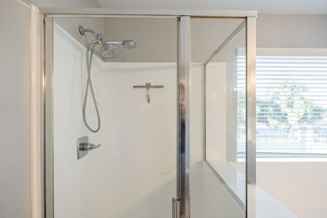 Building Photo - For Lease Beautifully Updated 4-bedroom, 2.5-Bathroom +Den, 1st Floor Office Gem, With a 2-car At...