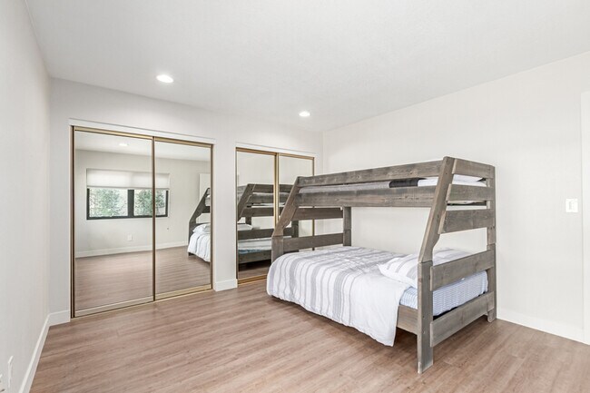 Building Photo - 8175 E Del Cuarzo Dr